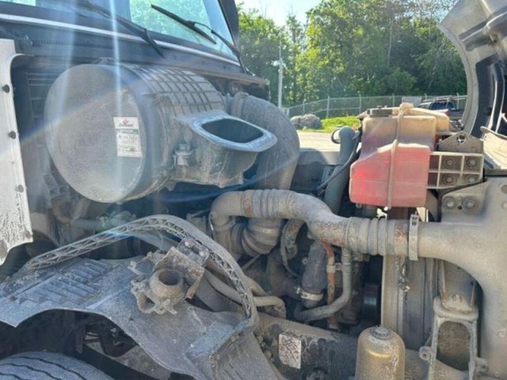 2013-volvo-t/a-hiway-tractor---day-cab-4v4nc9egxdn-image-31