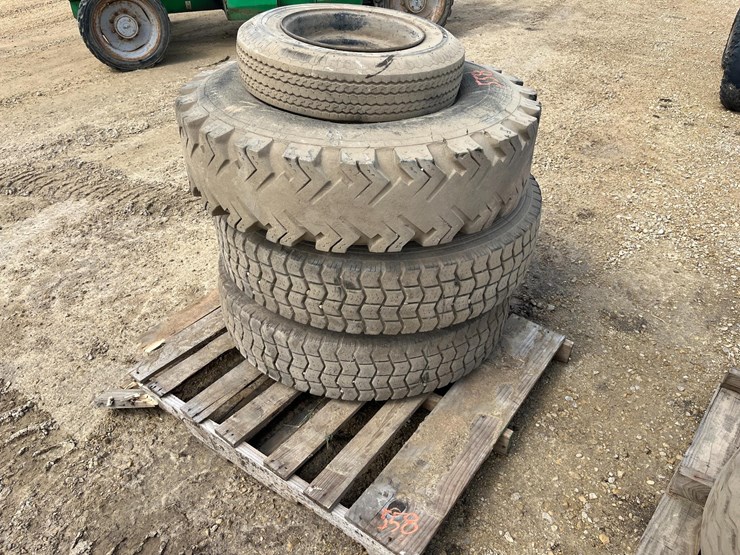 semi-truck-tires-image-1