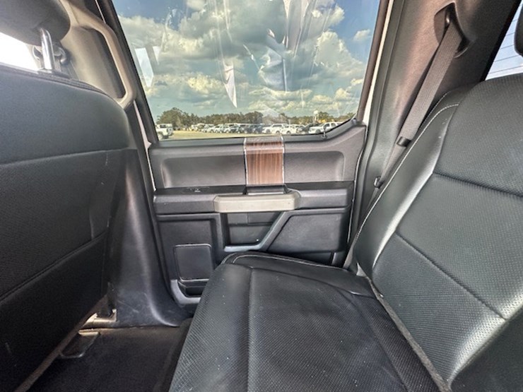 2017-ford-f150-lariat-image-28
