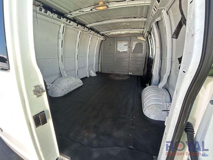 2006-chevrolet-express-2500-cargo-van-image-21