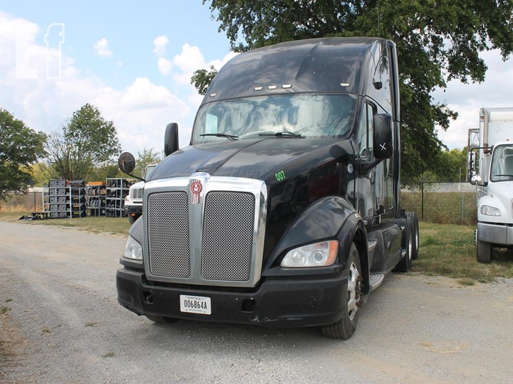 2011-kenworth-t700-image-1