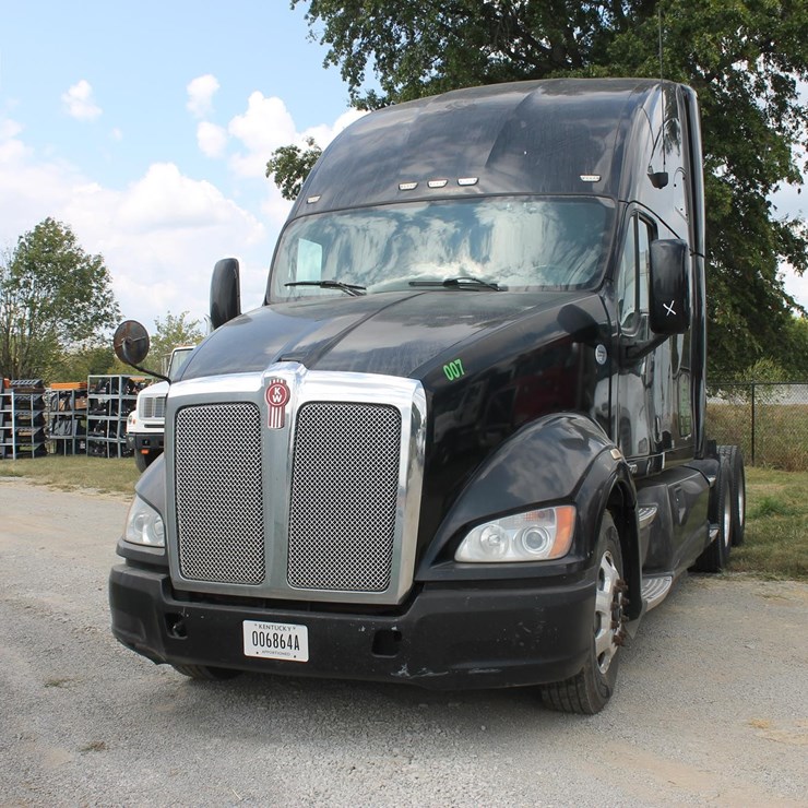 2011 KENWORTH T700