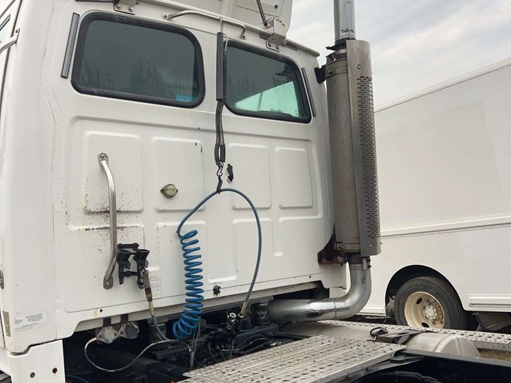 freightliner-sterling-s/a-daycab-truck-image-13