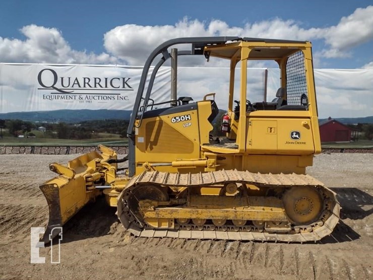 2004-deere-650h-image-1