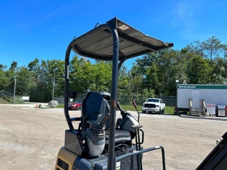 2015-deere-17g-image-56