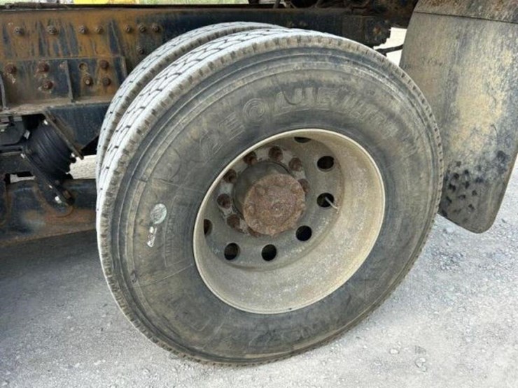 2005-volvo-tri/a-dump-truck-4v5k99gh55n391882-image-62