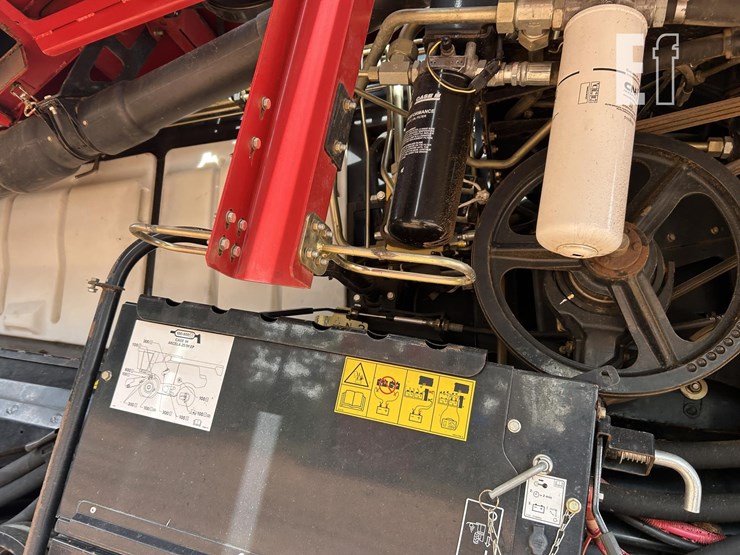2015-case-ih-8240-image-19