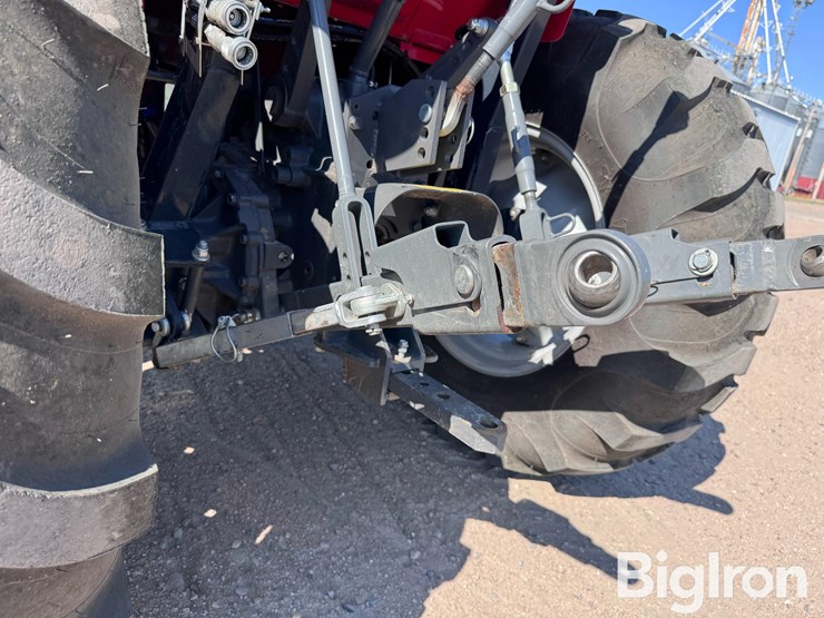 2016-massey-ferguson-1742-image-11