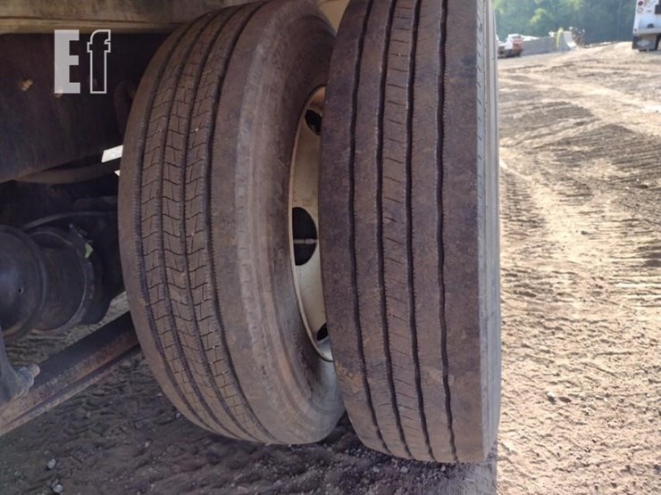 2013-ford-f650-xlt-image-23