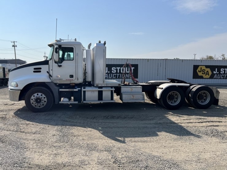 2012-mack-cxu613-t/a-truck-tractor-image-7