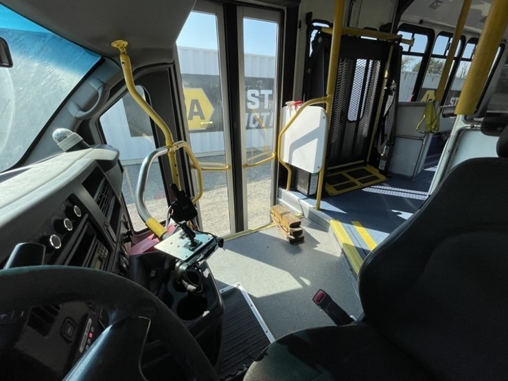 2015-chevrolet-express-paratransit-bus-image-20