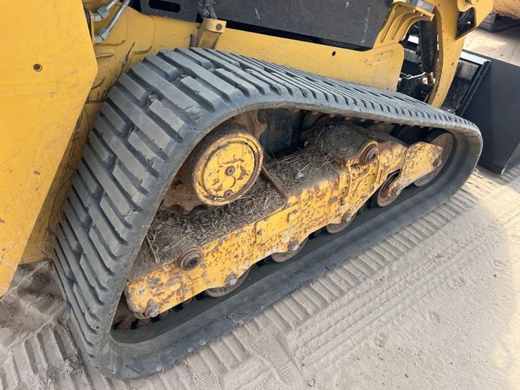 2019-caterpillar-239d-image-18