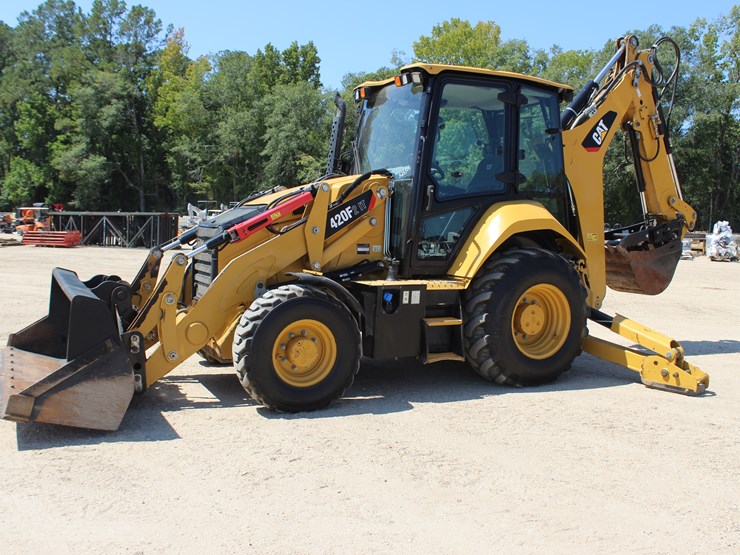2020-caterpillar-420f2-it-image-1