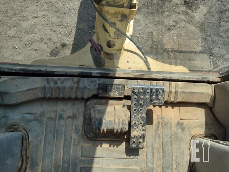 2004-caterpillar-420d-image-13