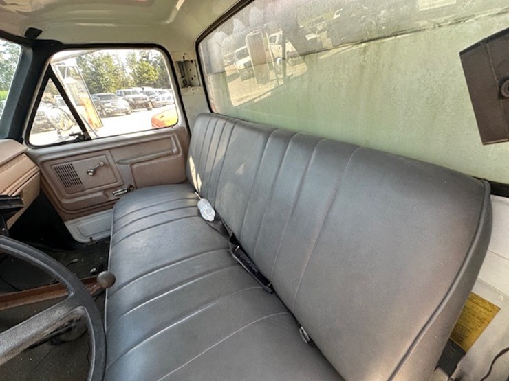 1983-ford-7000-image-34