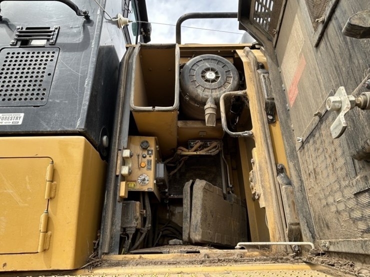 2018-caterpillar-548-image-48