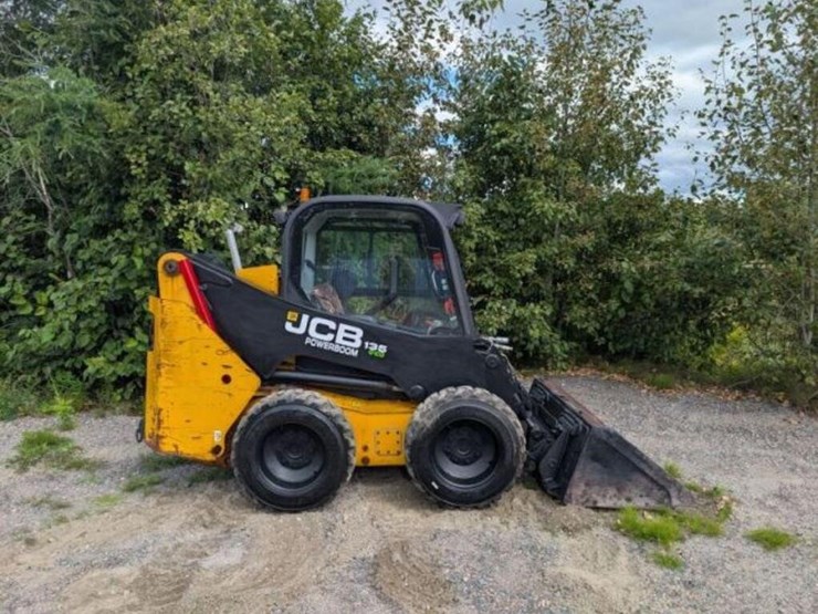 2012-jcb-135-image-6