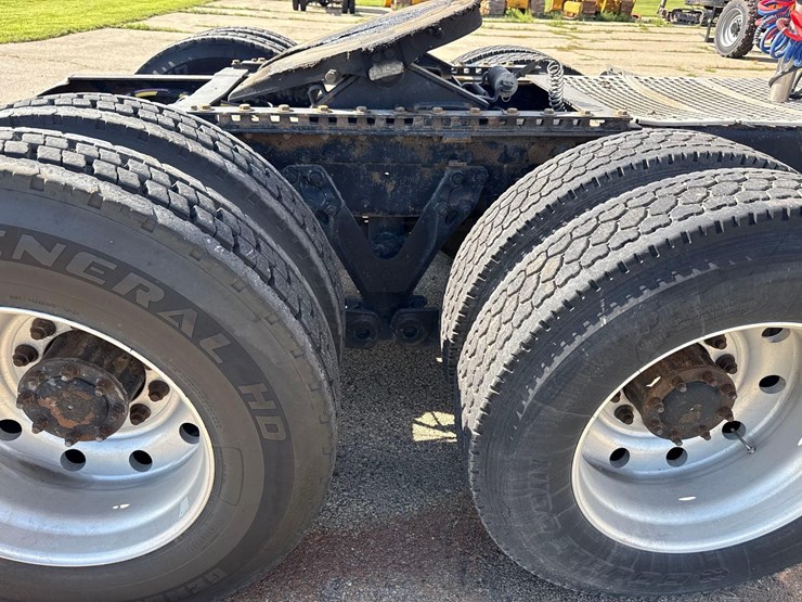 2013-kenworth-t800-image-10