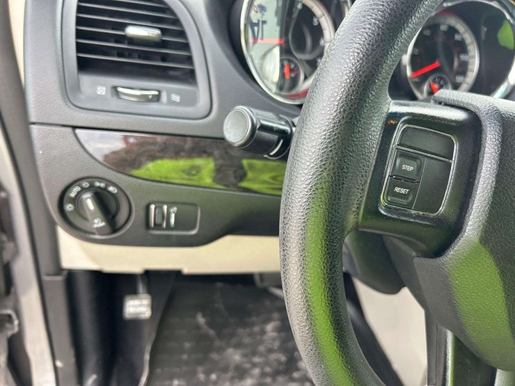 2016-dodge-caravan-image-14