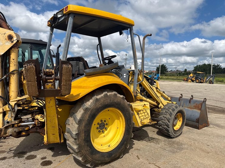 new-holland-555e-image-3