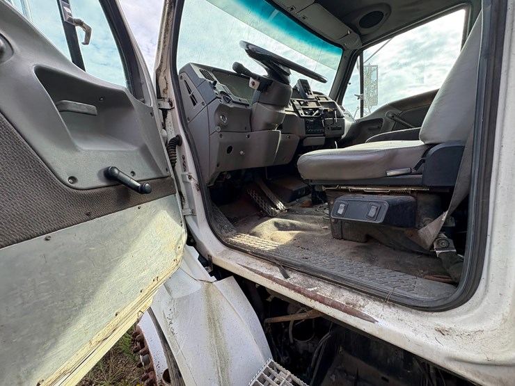 1998-ford-l8513-image-59