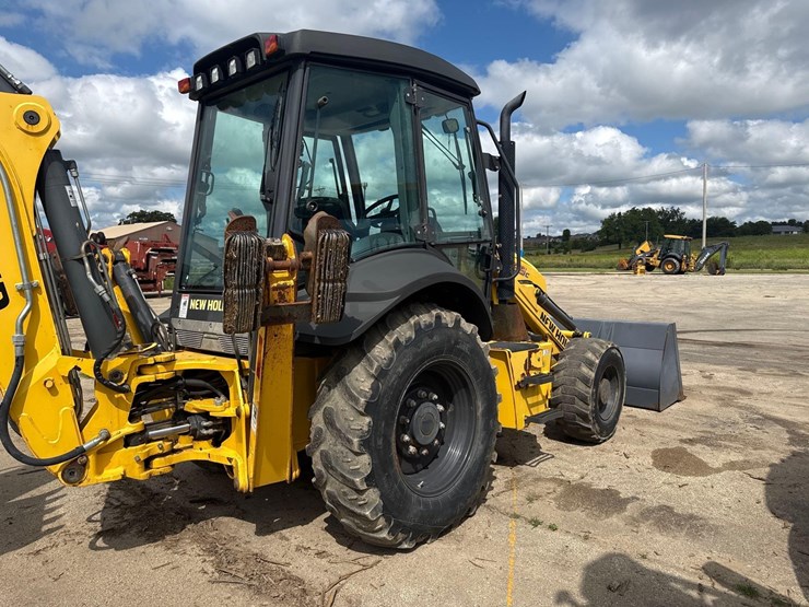 2017-new-holland-b95c-image-3