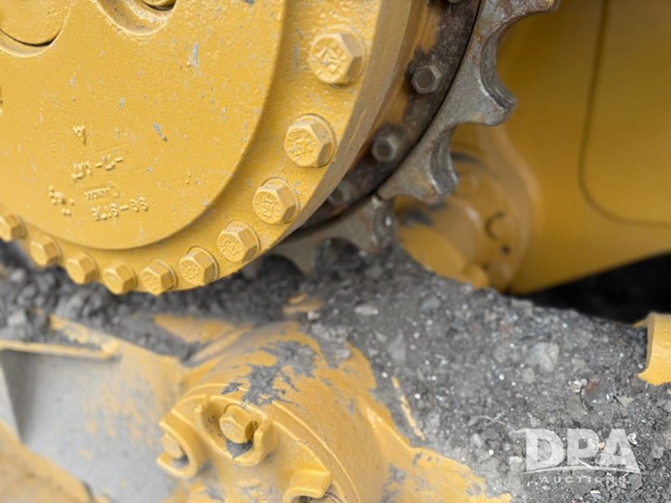 2019-caterpillar-d6t-image-10