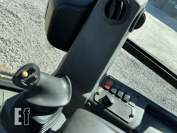 2019-caterpillar-d3k2-xl-image-17