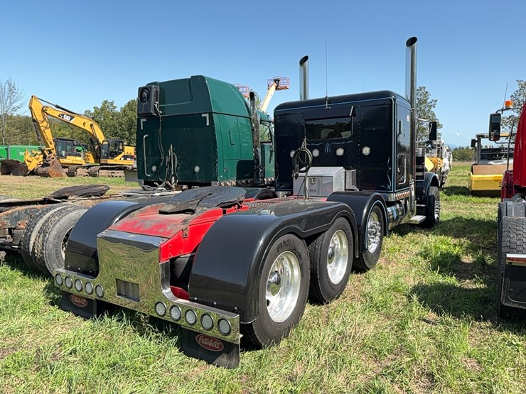 2010-peterbilt-389-image-3
