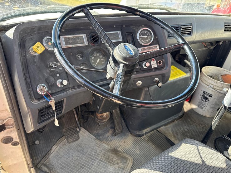 ford-l8000-image-26