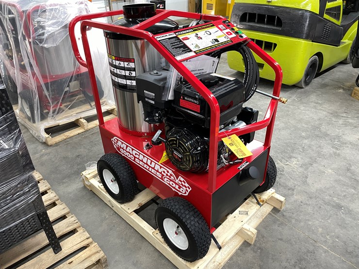 #2752-•-new-magnum-4000-hot-water-pressure-washer-image-2