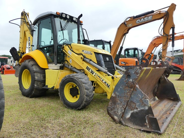 new-holland-b95b-image-2