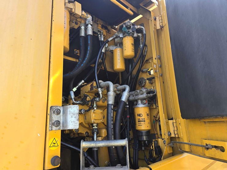 caterpillar-328d-image-10
