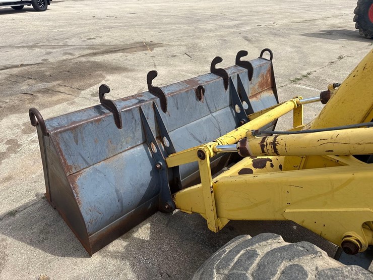 new-holland-555e-image-17
