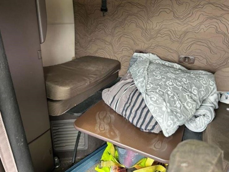 2016-volvo-t/a-hiway-tractor---sleeper-4v4nc9eh7gn-image-23