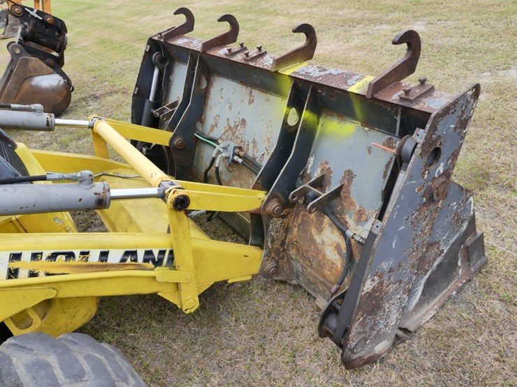 new-holland-b95b-image-13