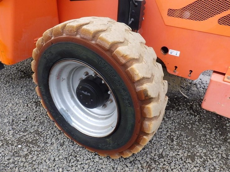 2014-jlg-8042-image-28