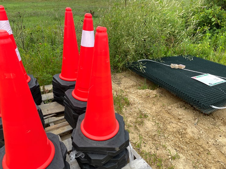 #2451-•-kj-new-(60)-traffic-cones-image-6