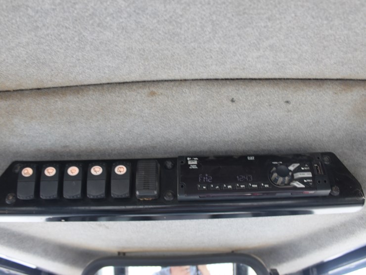 2020-caterpillar-d6n-lgp-image-19