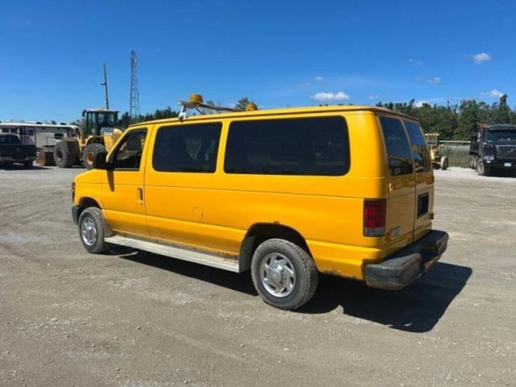 2010-ford-cargo-image-6