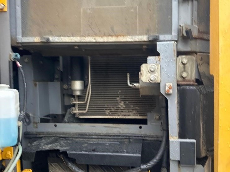 2021-deere-245g-lc-image-19