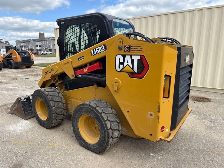 2020-caterpillar-246d3-image-3