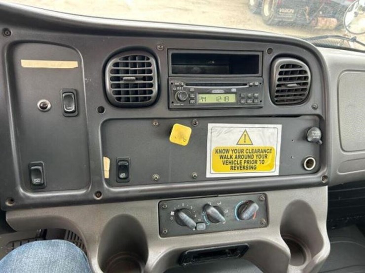 2006-freightliner-business-class-m2-106-image-16
