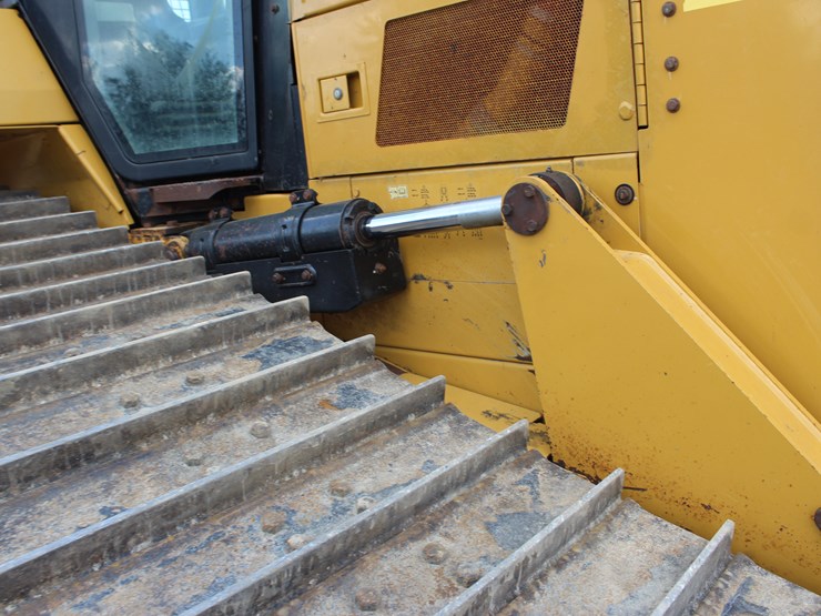 2020-caterpillar-d6n-lgp-image-8