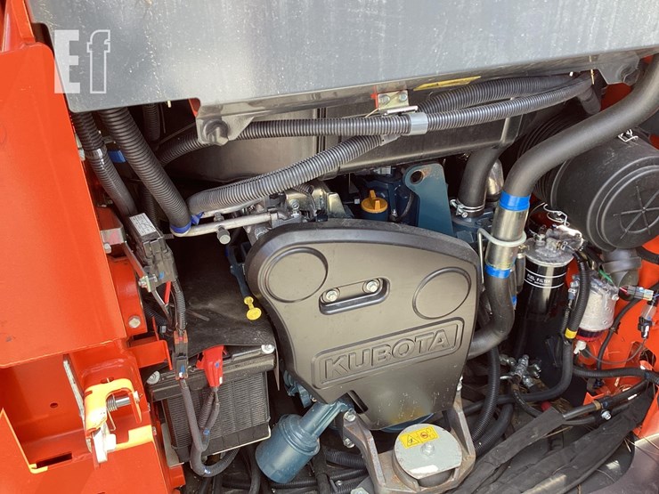 2023-kubota-ssv75-image-12
