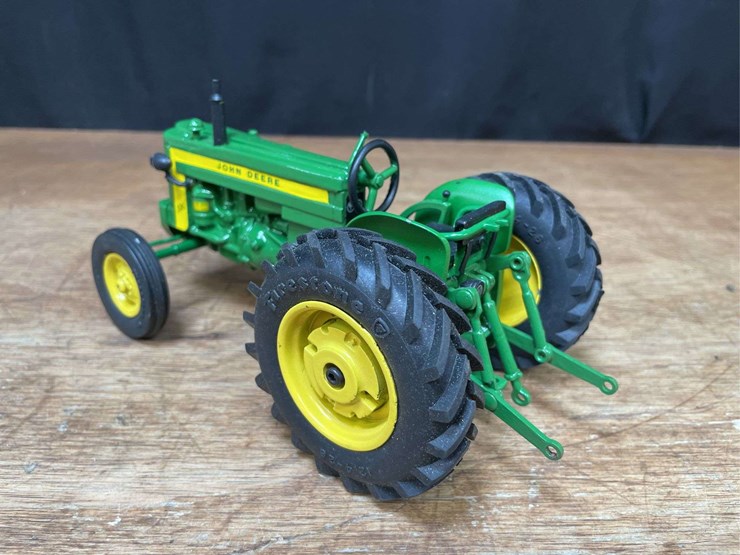 john-deere-320-image-4
