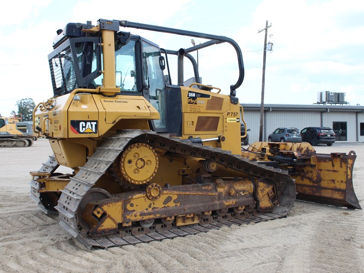 2020-caterpillar-d6n-lgp-image-3
