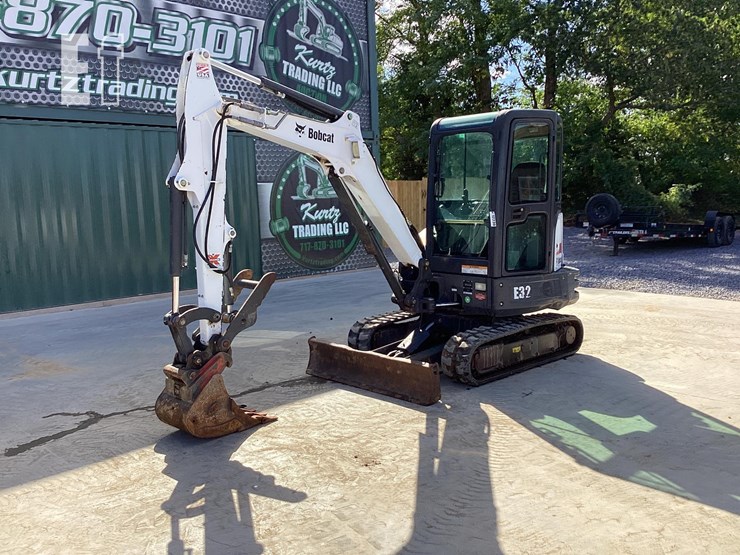 2015-bobcat-e32-image-24
