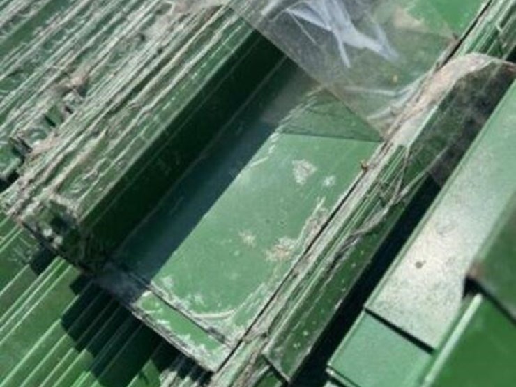 unused-corrugated-steel-panel-trim-&-screws-bundle-image-4