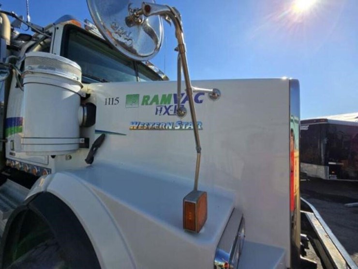 2014-western-star-4900sb-image-61